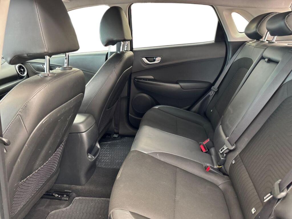 Hyundai KONA 2022 Musta