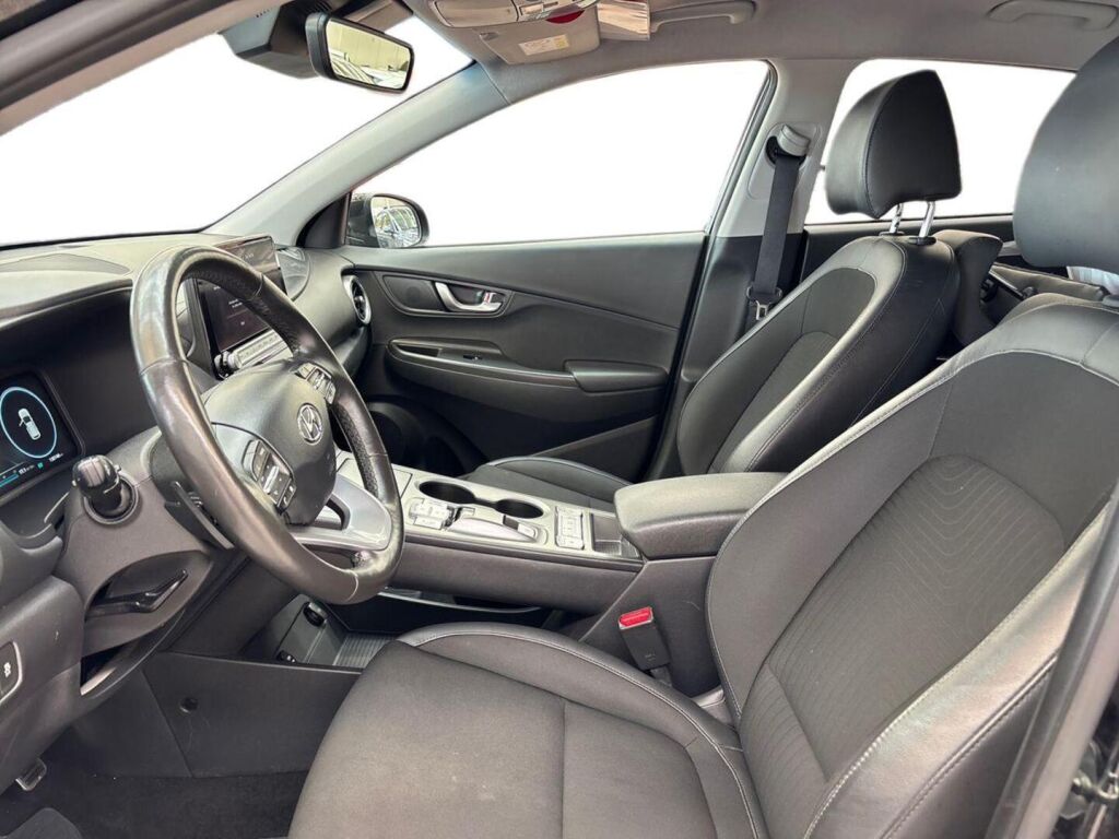 Hyundai KONA 2022 Musta