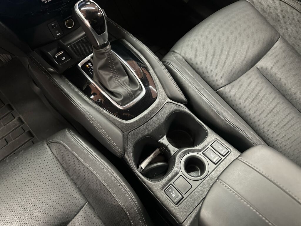 Nissan X-Trail 2019 Musta