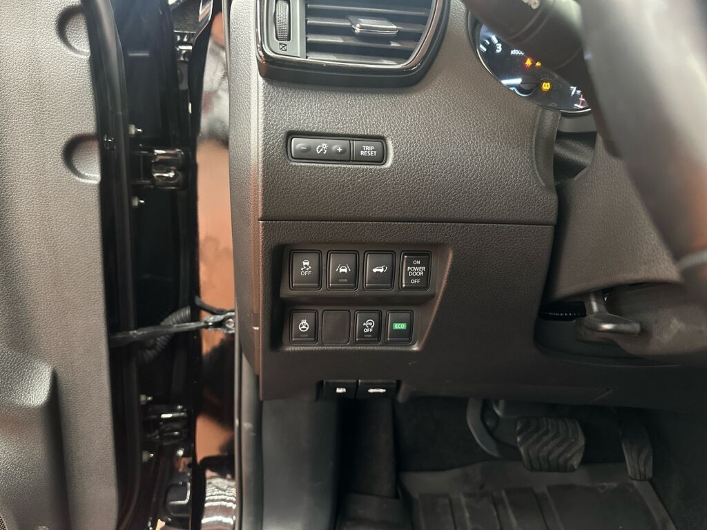 Nissan X-Trail 2019 Musta