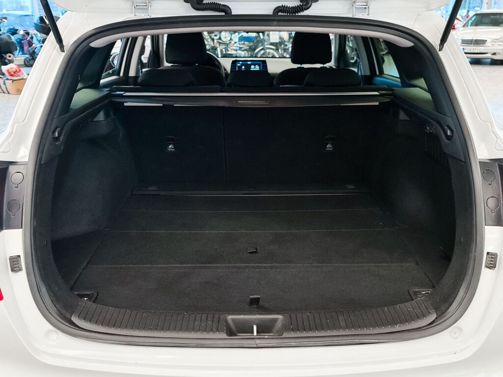 Hyundai i30 Wagon 2019 Valkoinen