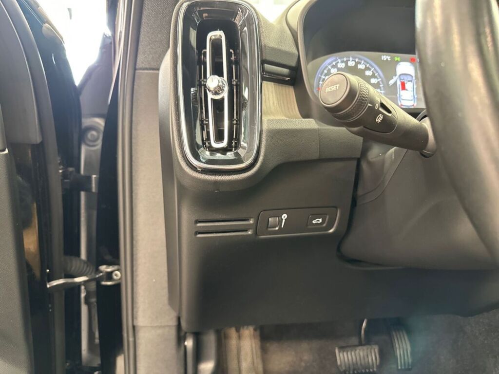 Volvo XC40 2019 Musta
