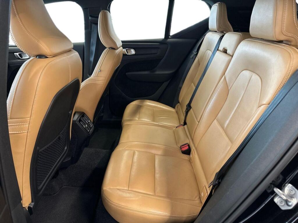 Volvo XC40 2019 Musta