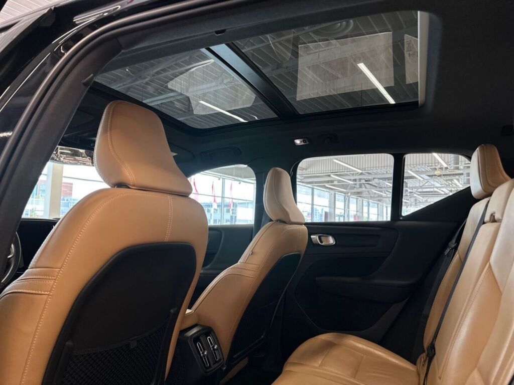 Volvo XC40 2019 Musta