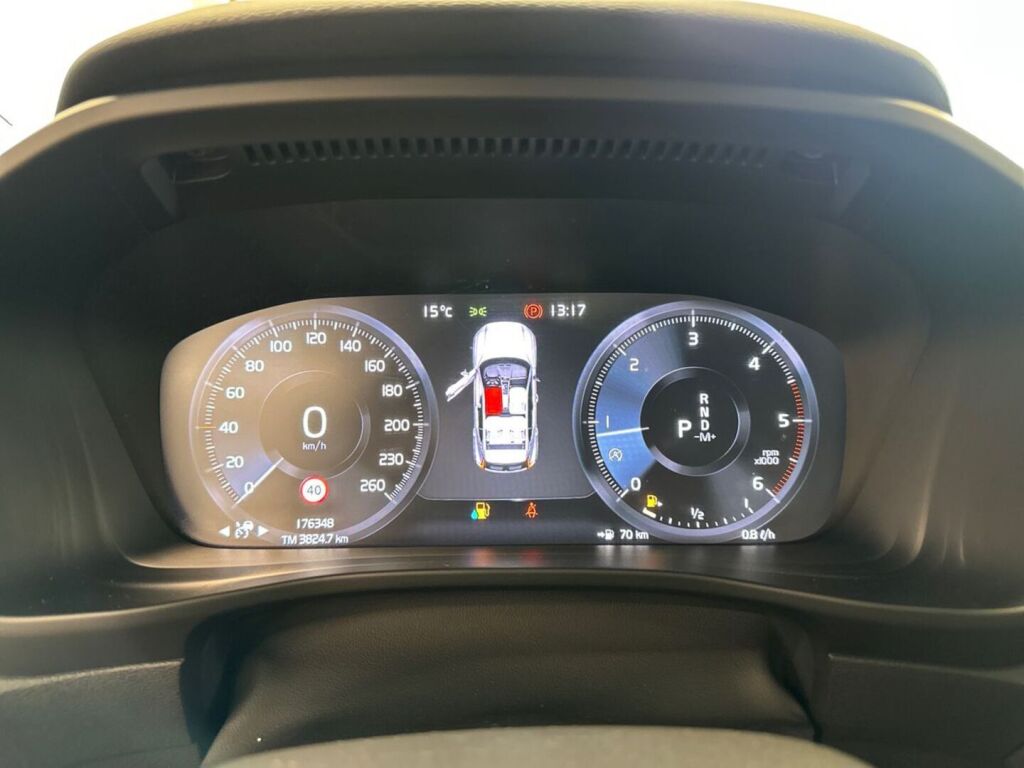 Volvo XC40 2019 Musta