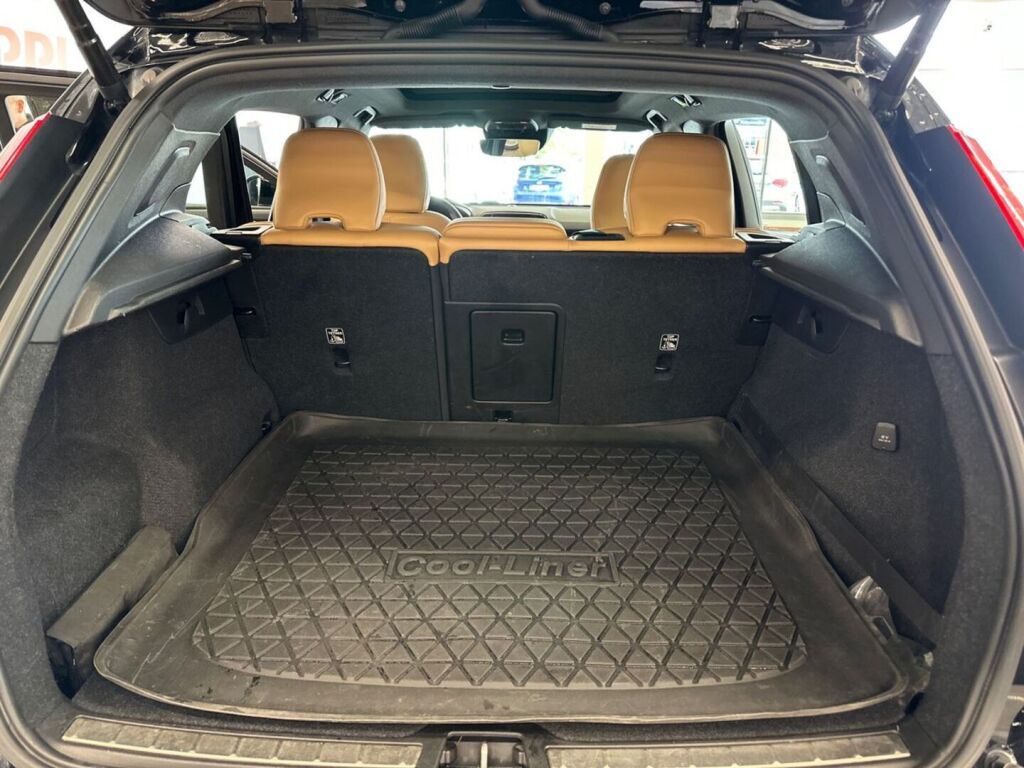 Volvo XC40 2019 Musta
