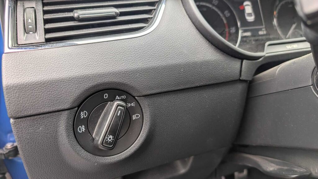 Skoda Octavia 2015 Sininen