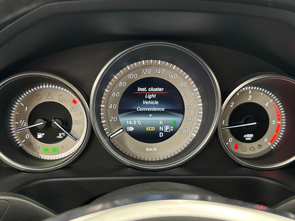 Mercedes-Benz E 2015 Musta