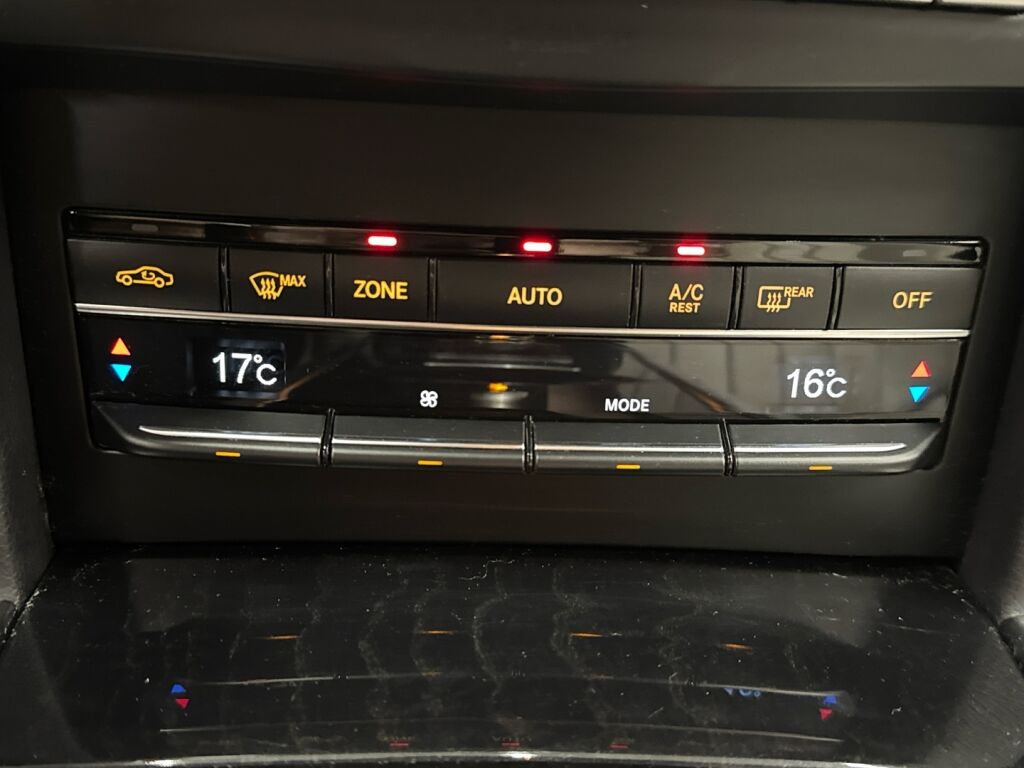 Mercedes-Benz E 2015 Musta