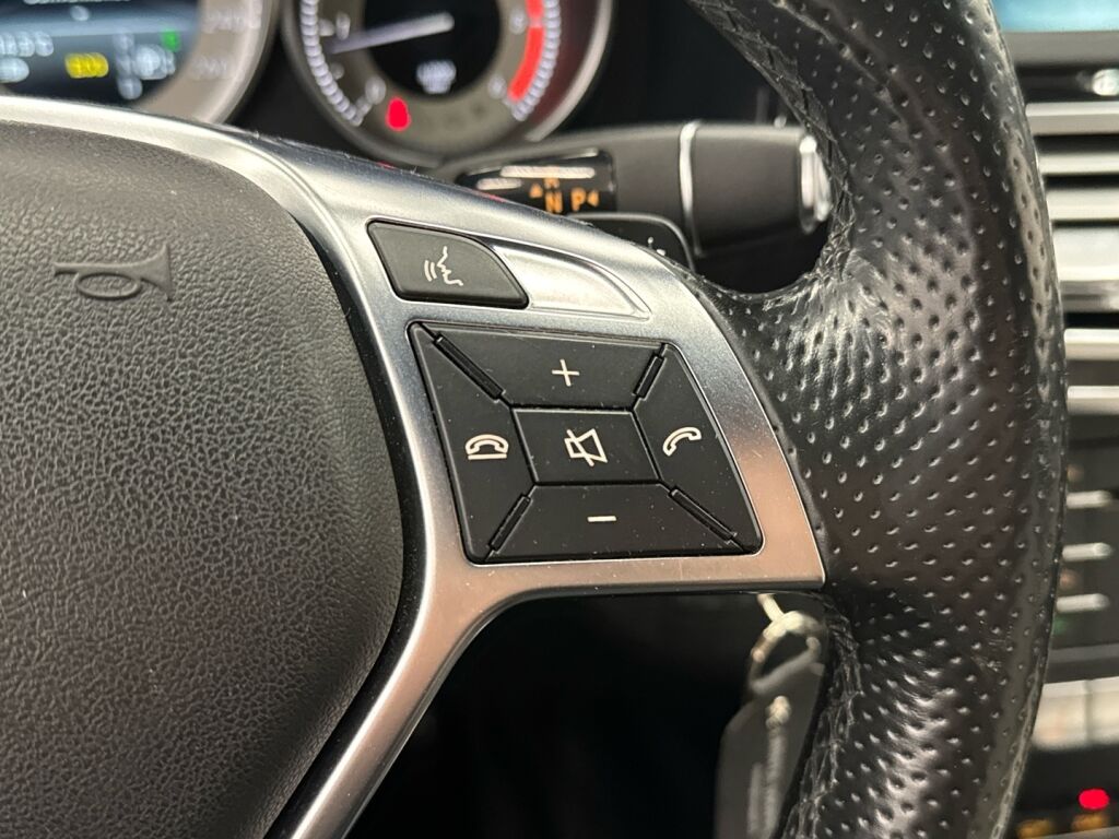 Mercedes-Benz E 2015 Musta