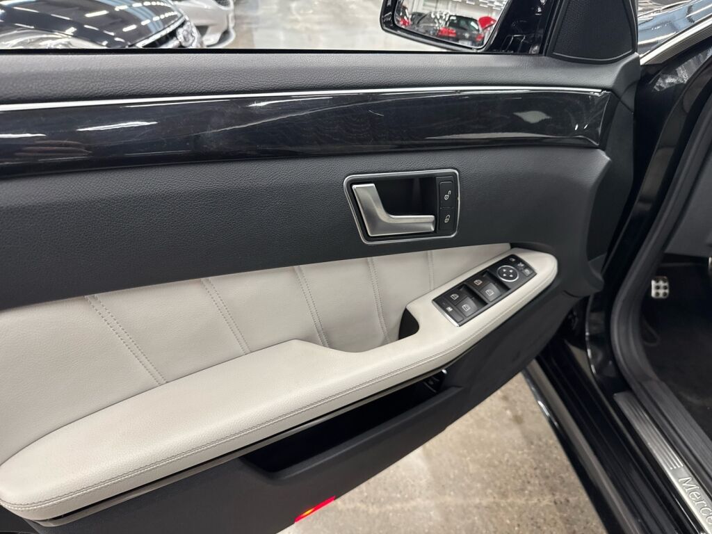 Mercedes-Benz E 2015 Musta