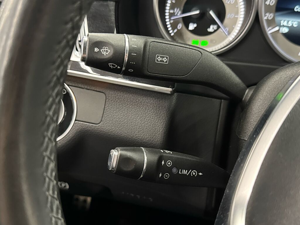 Mercedes-Benz E 2015 Musta