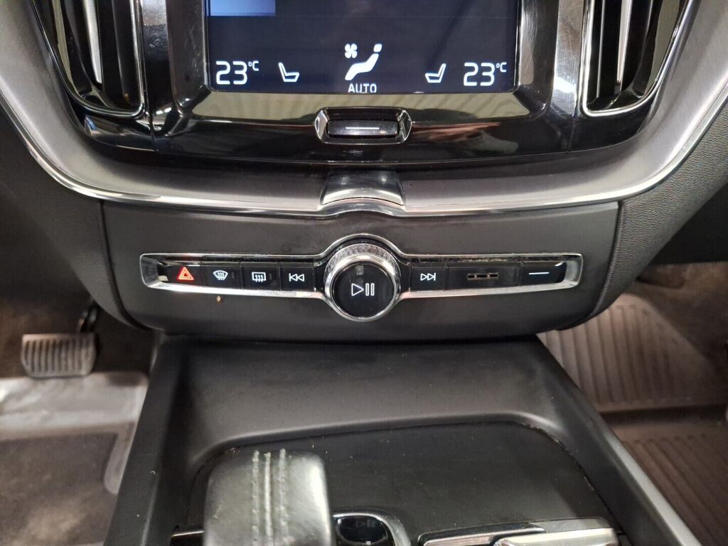 Volvo XC60 2020 Valkoinen