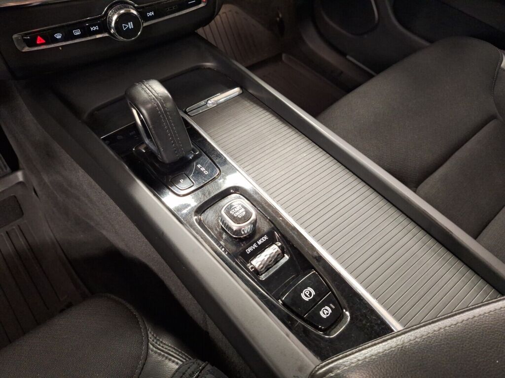 Volvo XC60 2020 Valkoinen