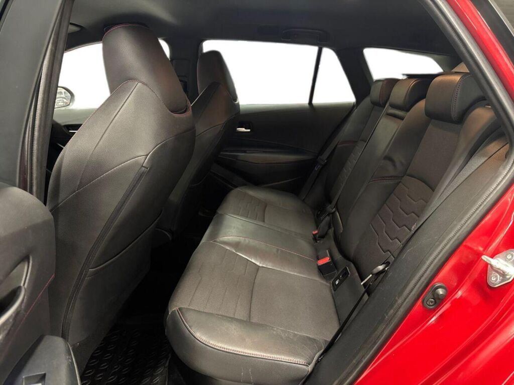 Toyota Corolla 2019 Metallinhohto Punainen