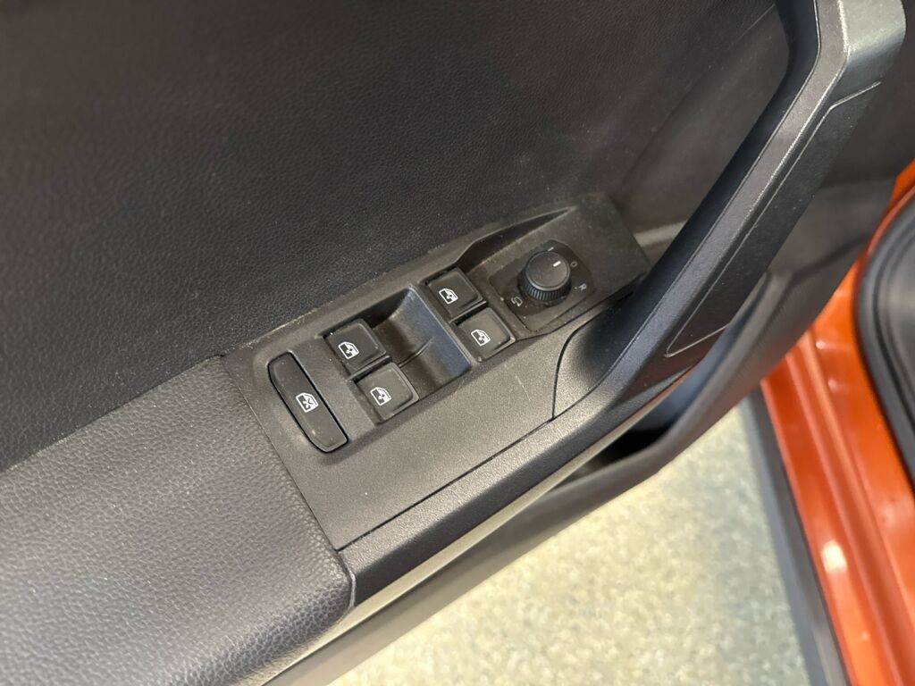 Seat Arona 2020 Oranssi