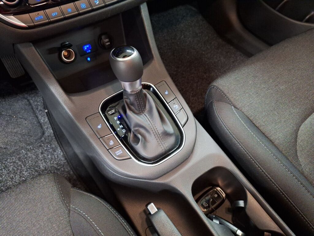 Hyundai i30 Hatchback 2022 Valkoinen