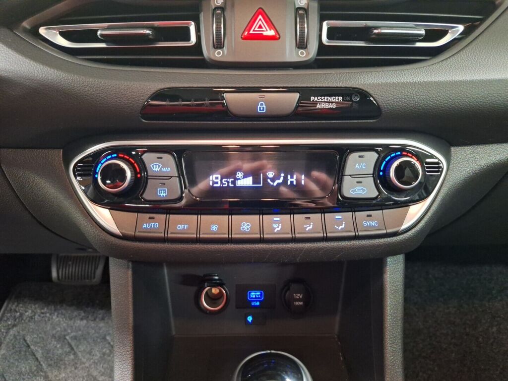 Hyundai i30 Hatchback 2022 Valkoinen