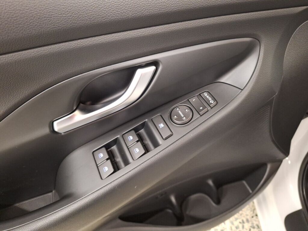 Hyundai i30 Hatchback 2022 Valkoinen