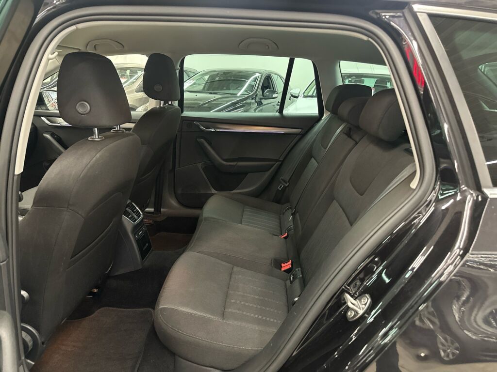 Skoda Octavia 2019 Musta