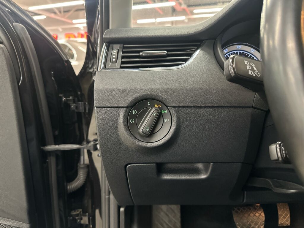 Skoda Octavia 2019 Musta