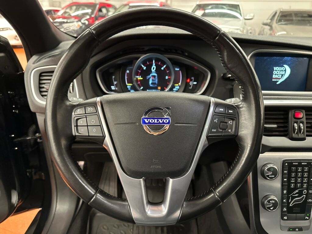 Volvo V40 Cross Country 2015 Musta