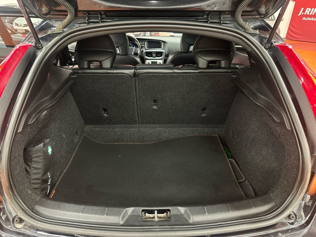 Volvo V40 Cross Country 2015 Musta