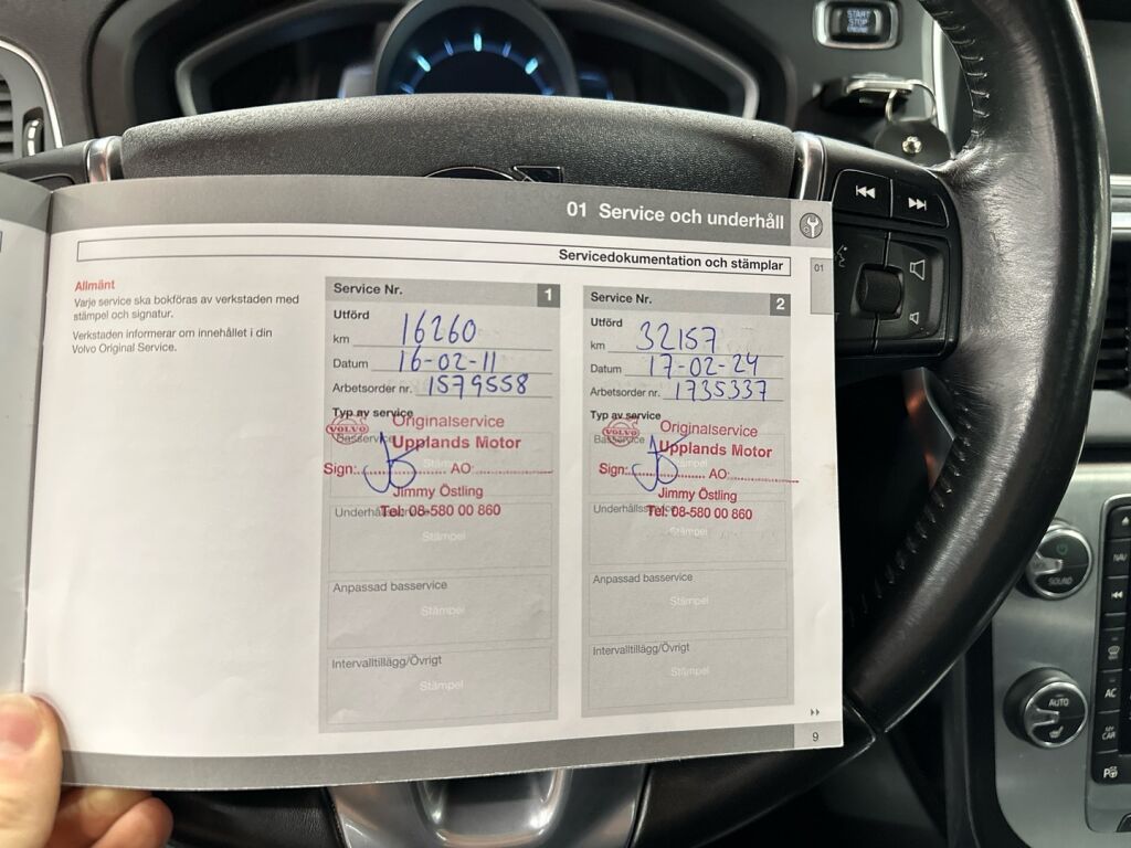 Volvo V40 Cross Country 2015 Musta