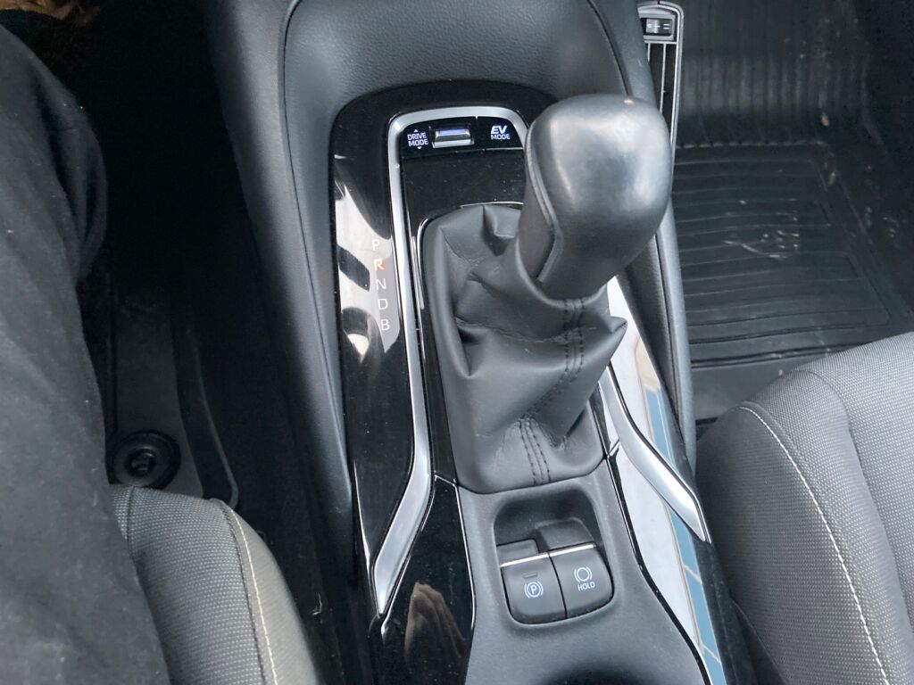 Toyota Corolla 2019 Metallinhohto Punainen