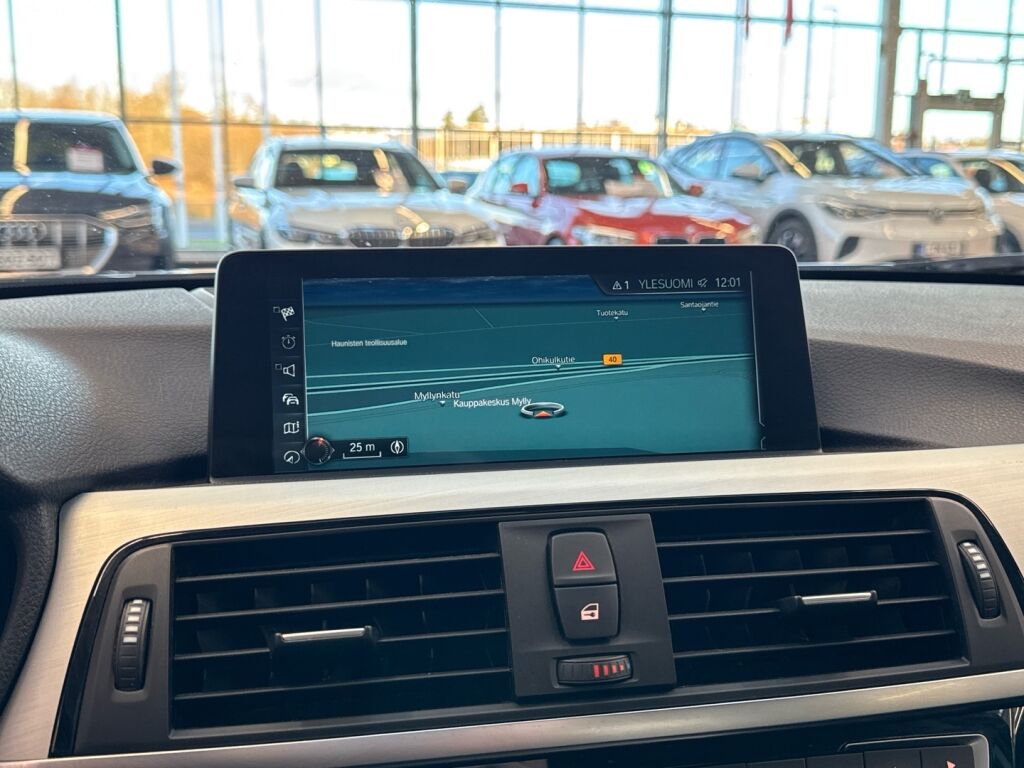 BMW 330 2017 Sininen