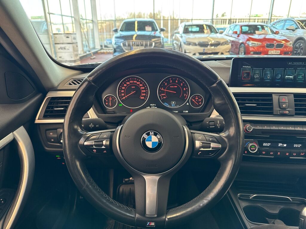 BMW 330 2017 Sininen