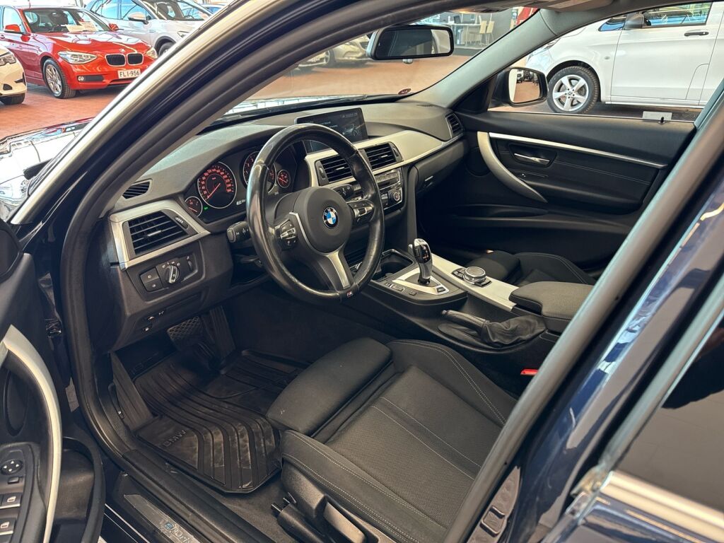 BMW 330 2017 Sininen