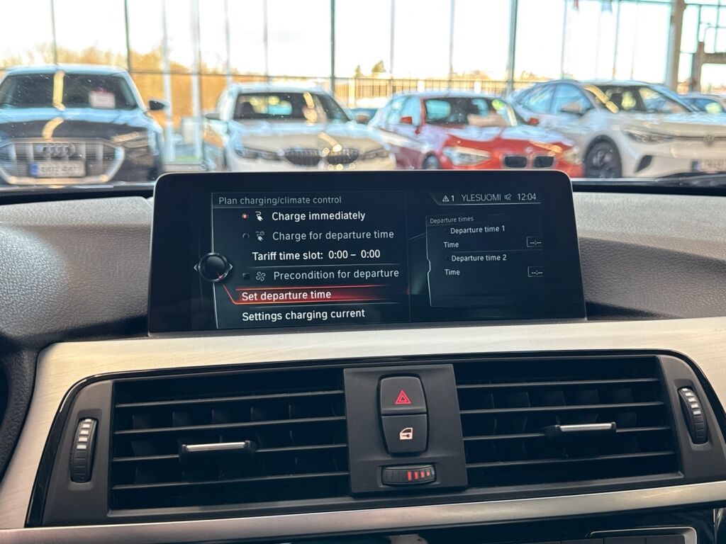 BMW 330 2017 Sininen