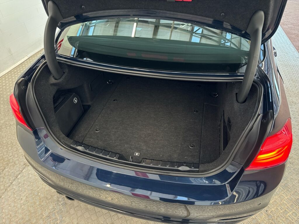 BMW 330 2017 Sininen