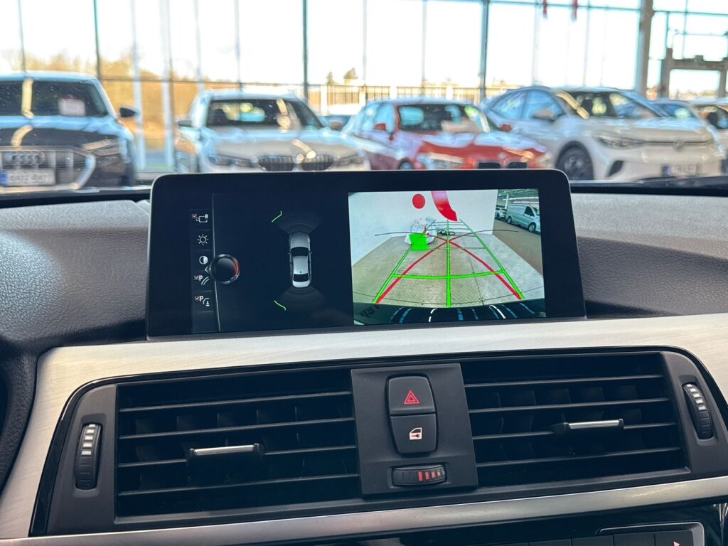 BMW 330 2017 Sininen