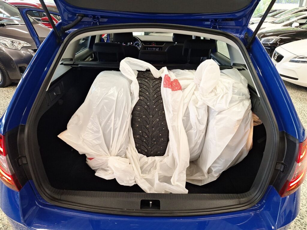 Skoda Octavia 2020 Sininen