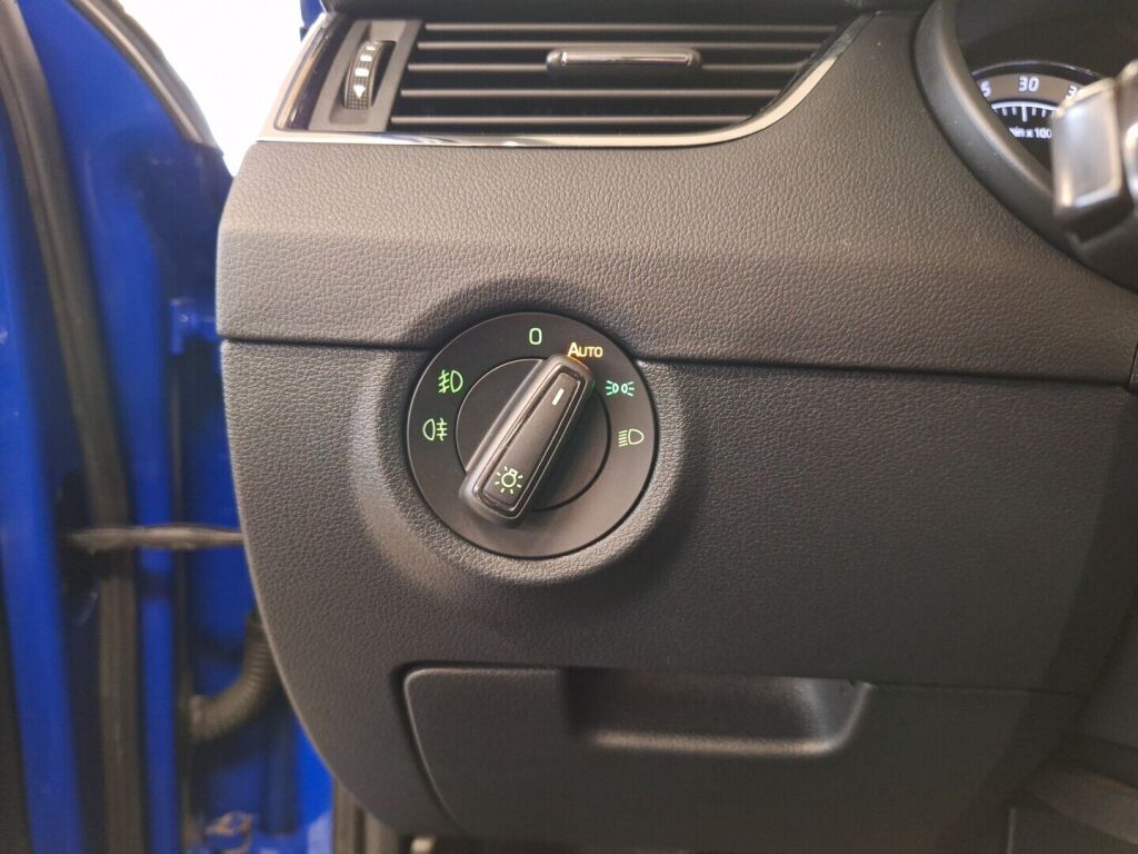 Skoda Octavia 2020 Sininen