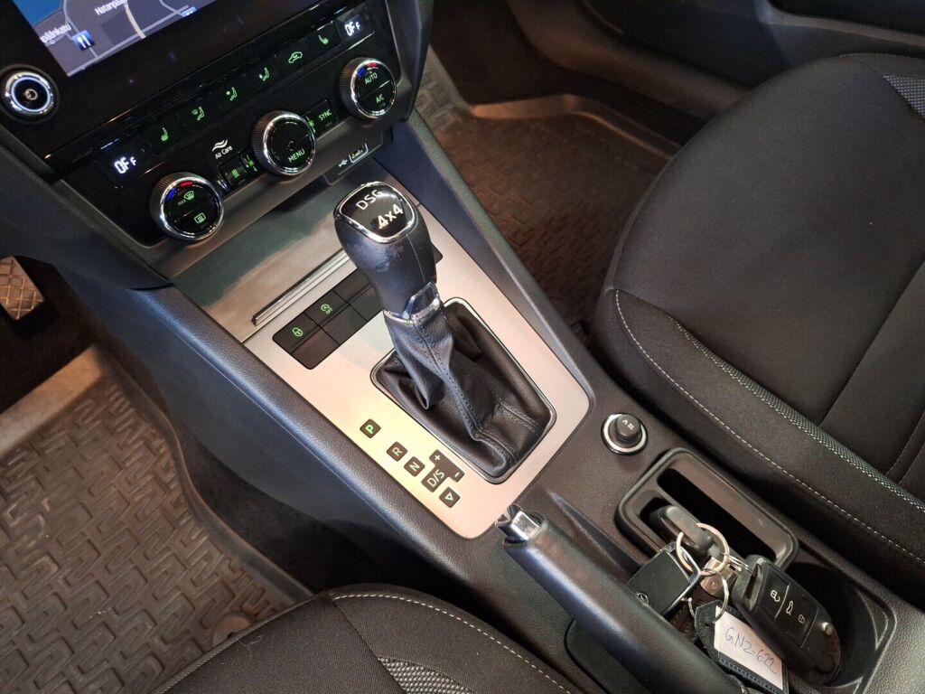 Skoda Octavia 2020 Sininen