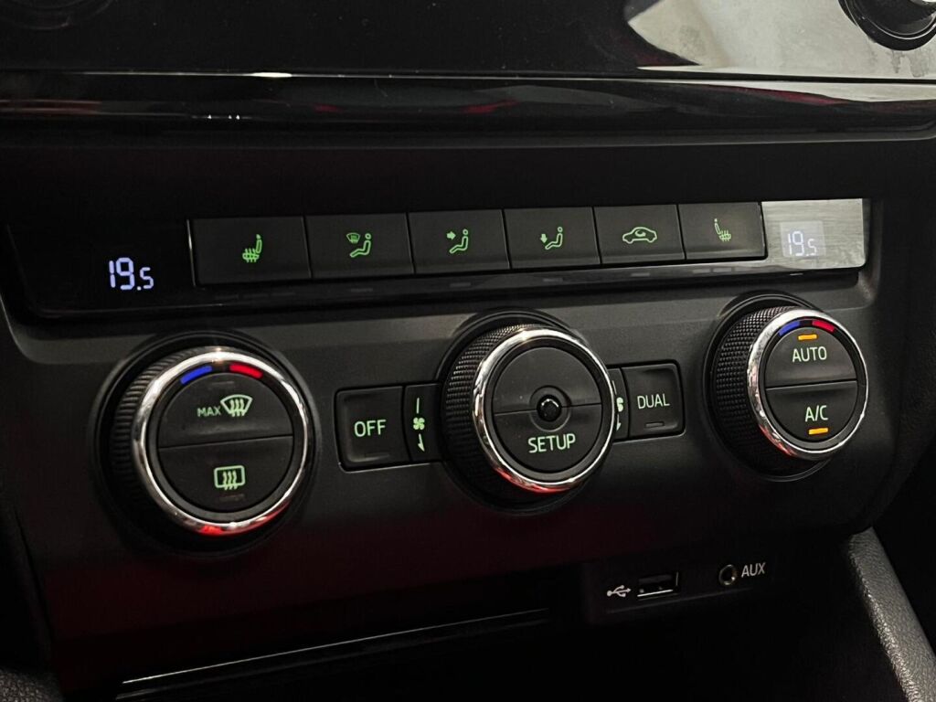 Skoda Octavia 2015 Punainen