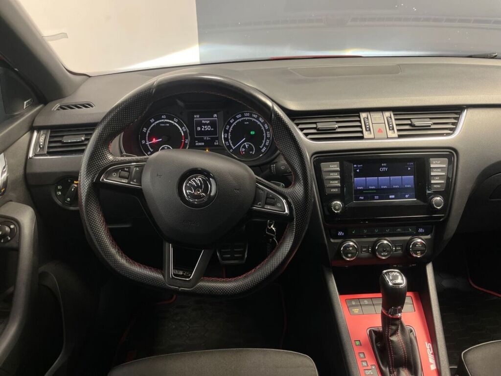 Skoda Octavia 2015 Punainen