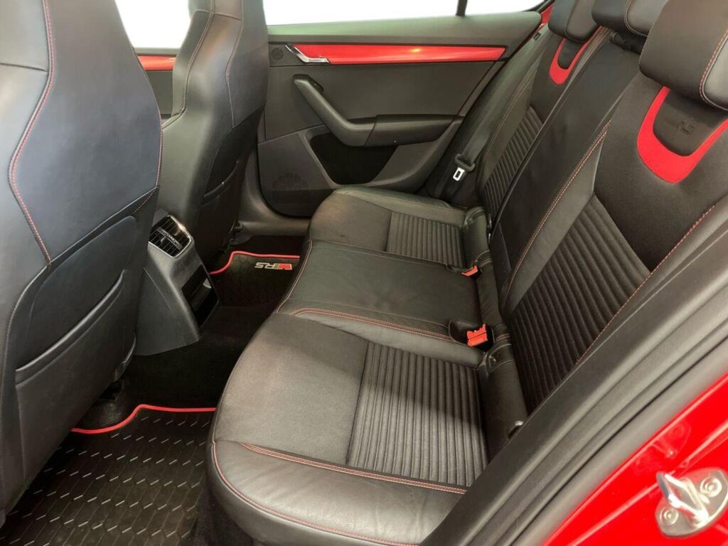 Skoda Octavia 2015 Punainen