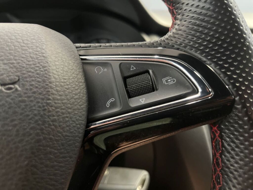 Skoda Octavia 2015 Punainen