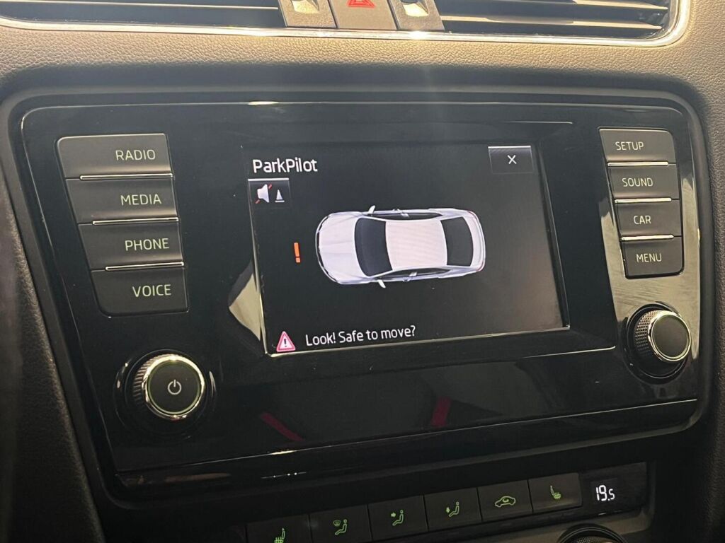 Skoda Octavia 2015 Punainen