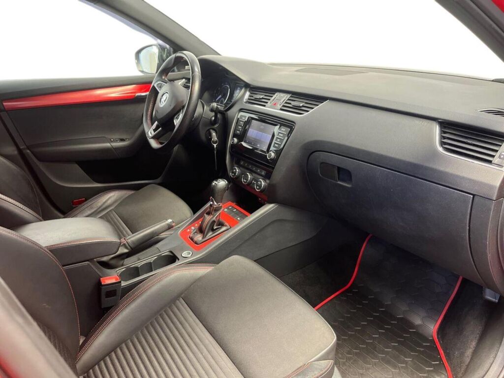 Skoda Octavia 2015 Punainen