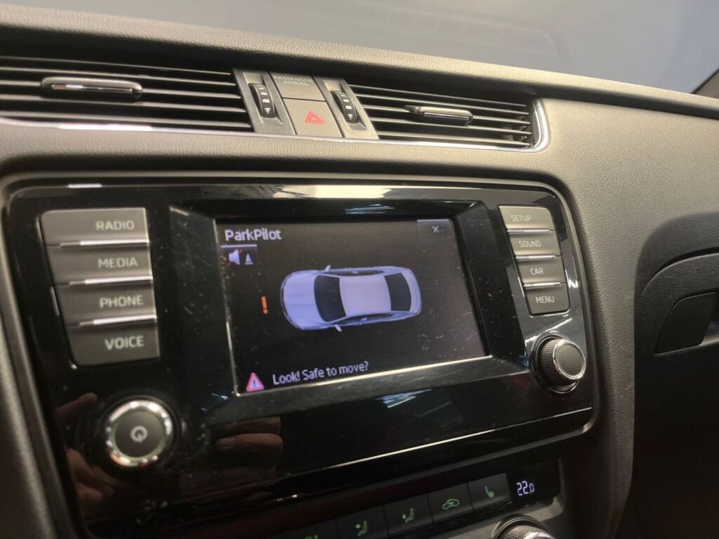 Skoda Octavia 2015 Punainen