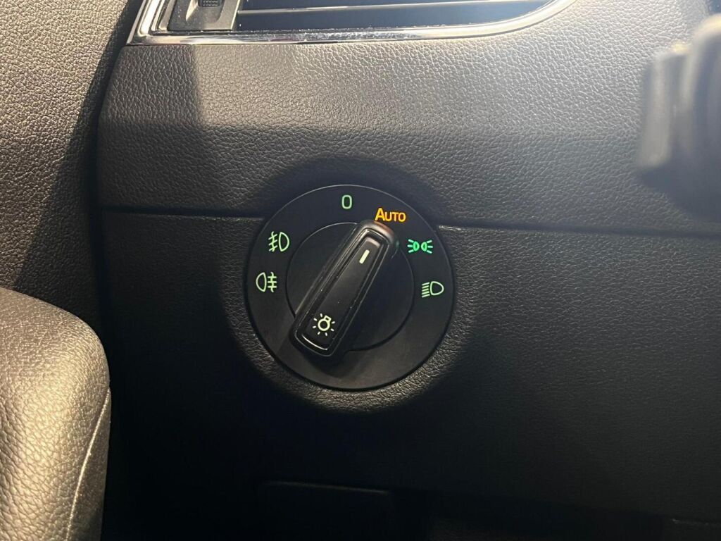 Skoda Octavia 2015 Punainen