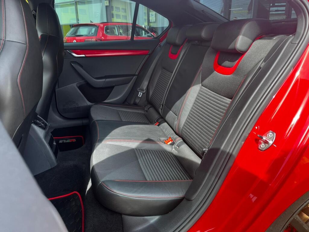 Skoda Octavia 2015 Punainen