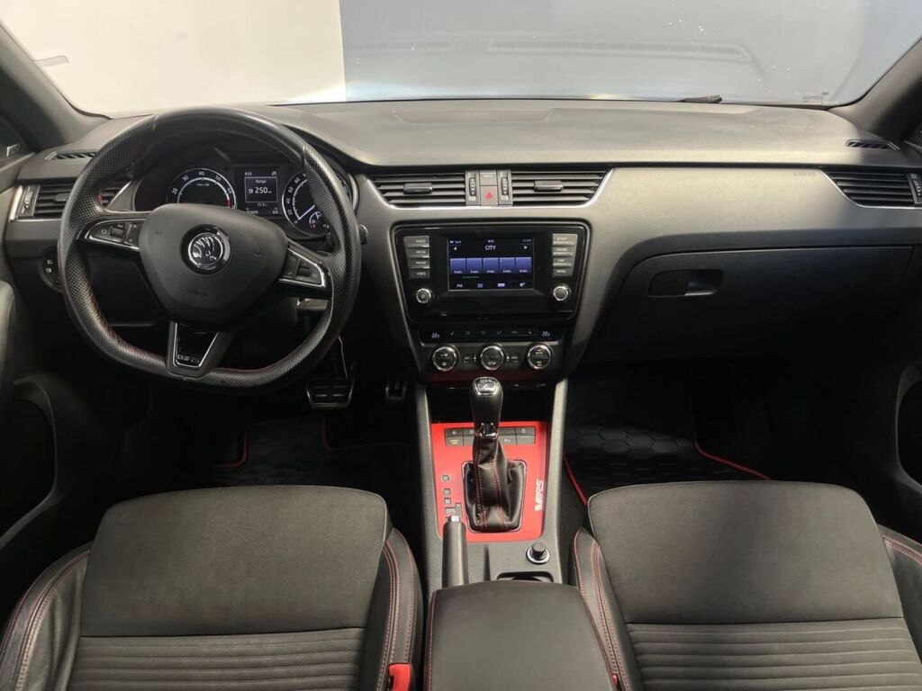 Skoda Octavia 2015 Punainen