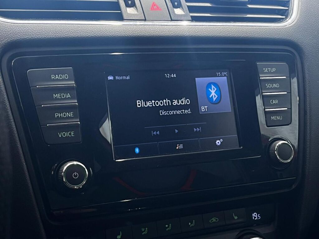 Skoda Octavia 2015 Punainen