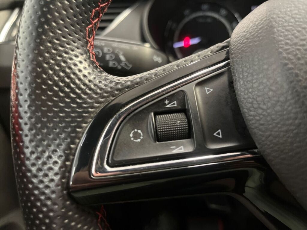 Skoda Octavia 2015 Punainen